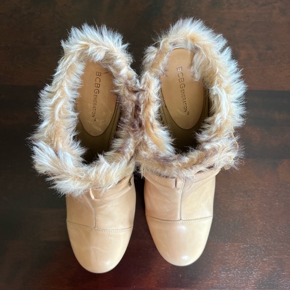 BCBGeneration Millard Tan 4 in Heel Mules with Faux Fur Trim And Buckle Size 10 - Picture 3 of 16
